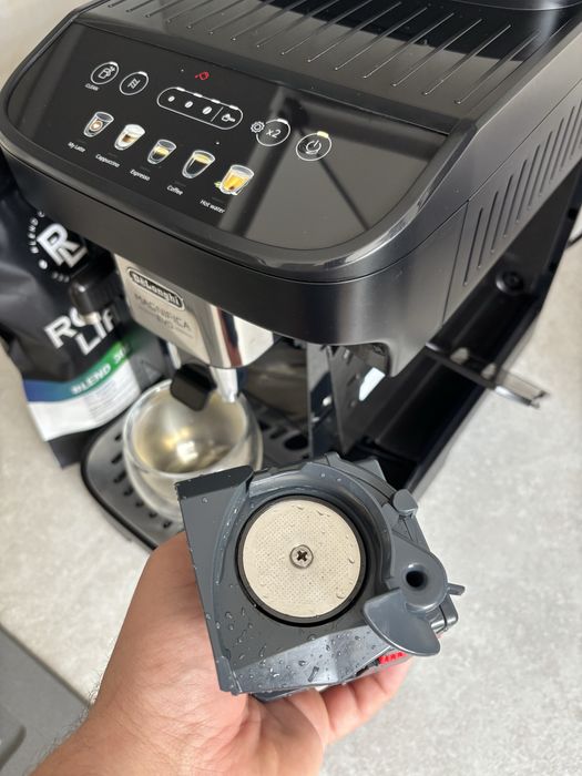 Кавомашина delonghi magnifica evo