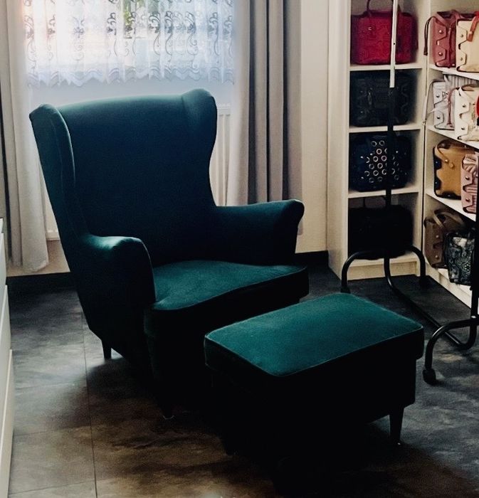 Fotel uszak Ikea zielony z podnóżkiem