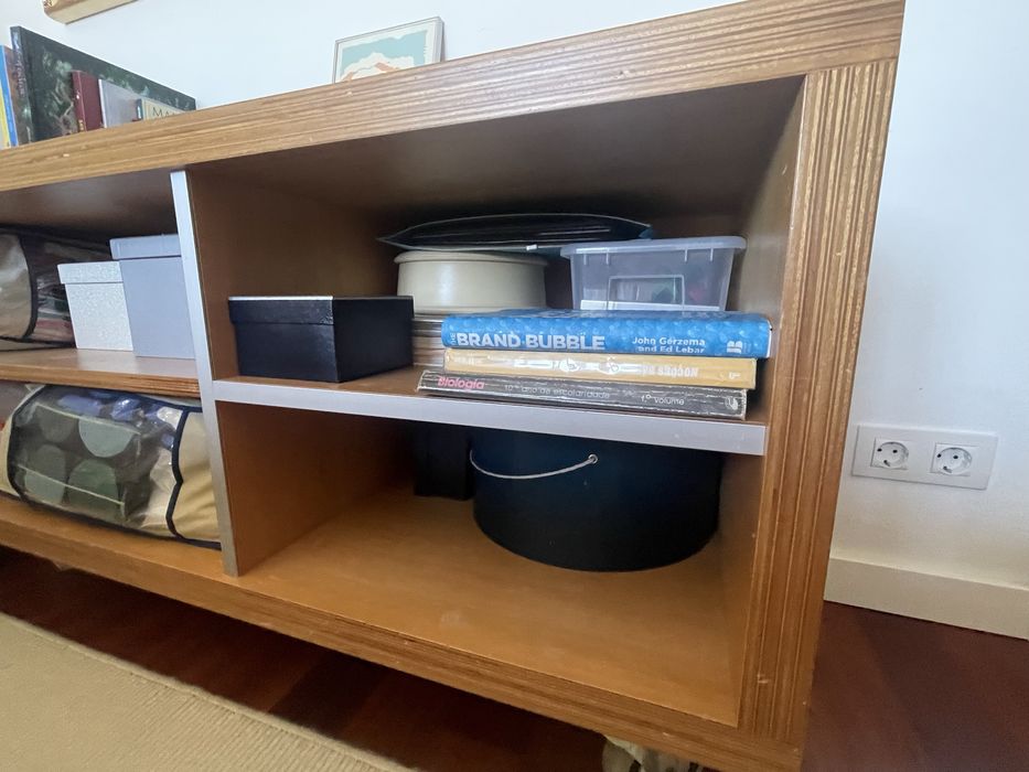 Movel Sala ou quarto madeira maciça com rodas