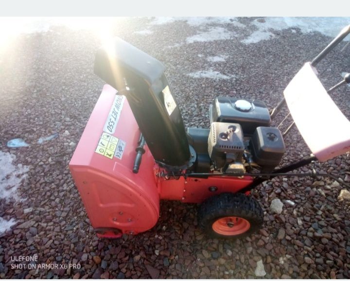 Dwie odśnieżarki do śniegu