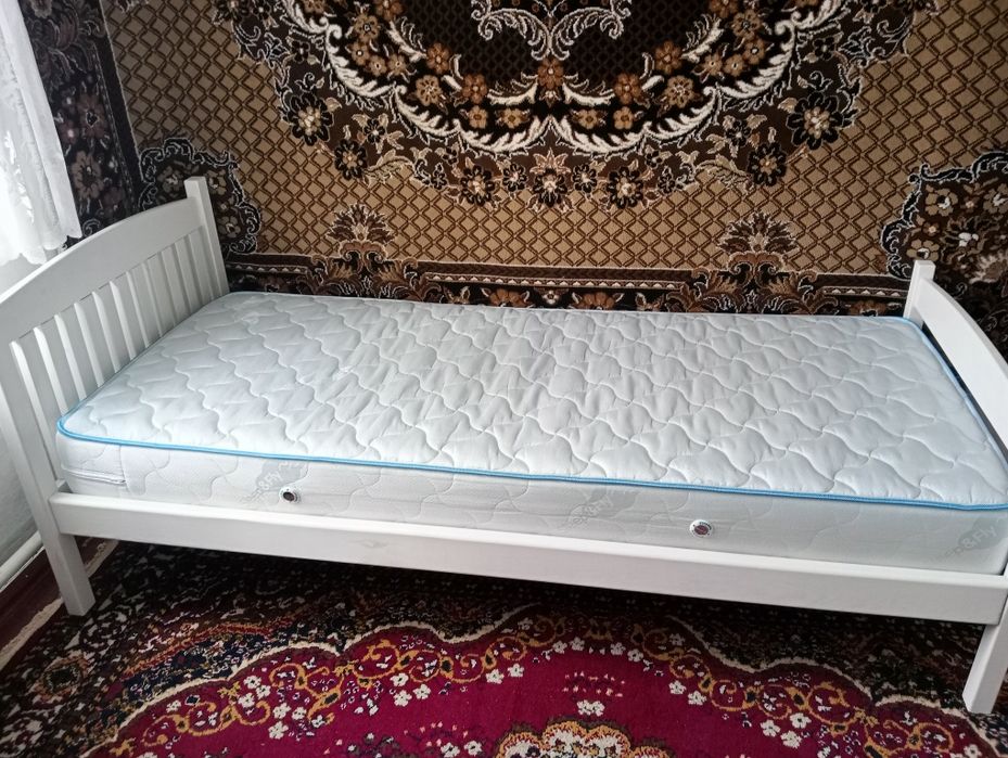 Кровать односпальна біла 1.90х90 з матрасом