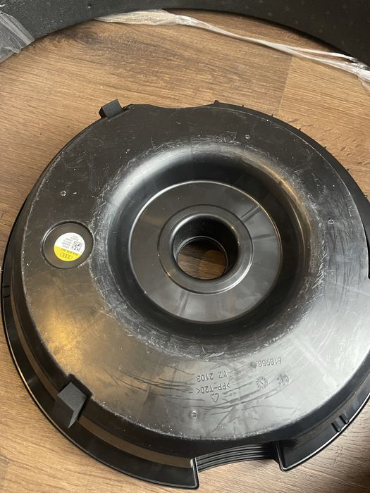 Сабвуфер AUDI Q3 F3 19-25, 83A035382