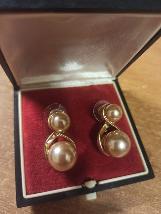 Сережки з перлинами.