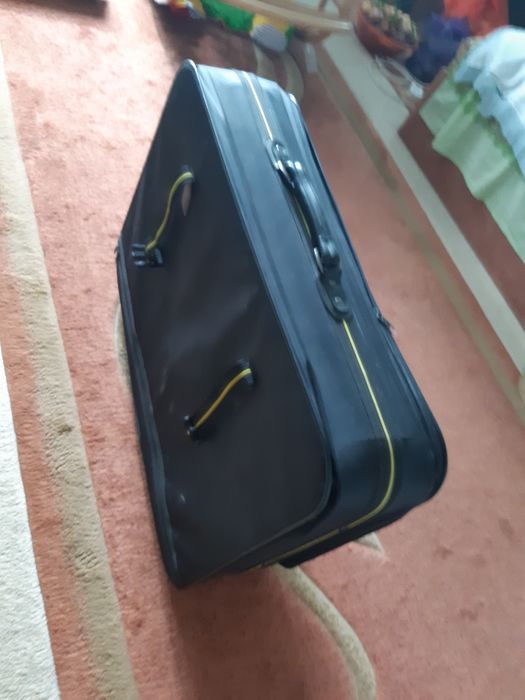 Чемодан большой очень,  сумка черный на 4 колесах  .  950 гр   USA