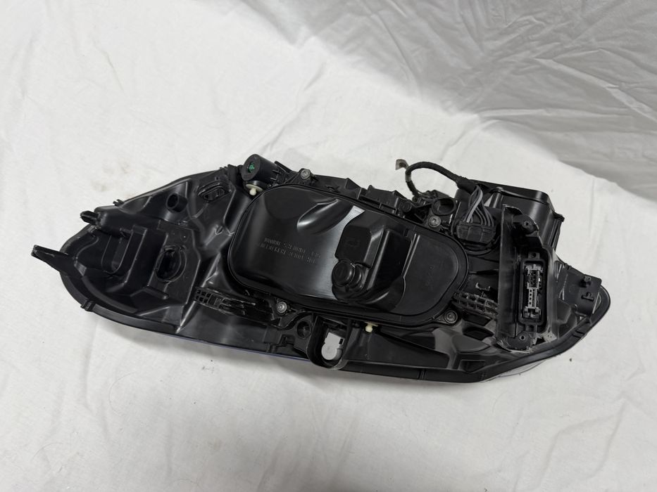 Lampa Prawy Przód VOLVO XC60 LIFT Xenon 13-17r.
