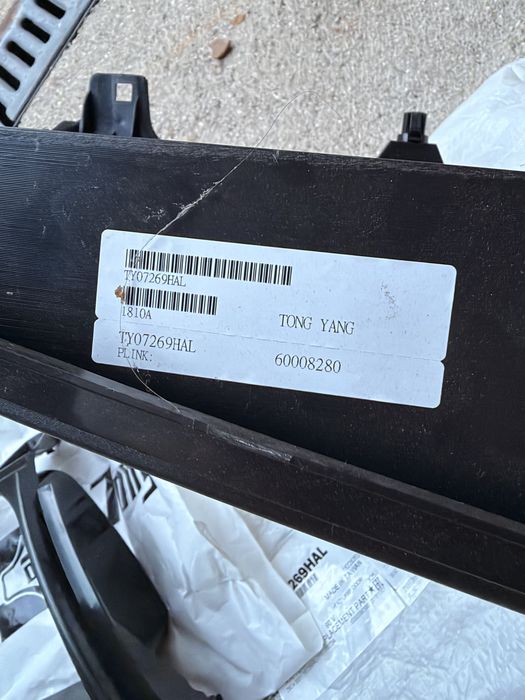 Moldura farois toyota hilux
