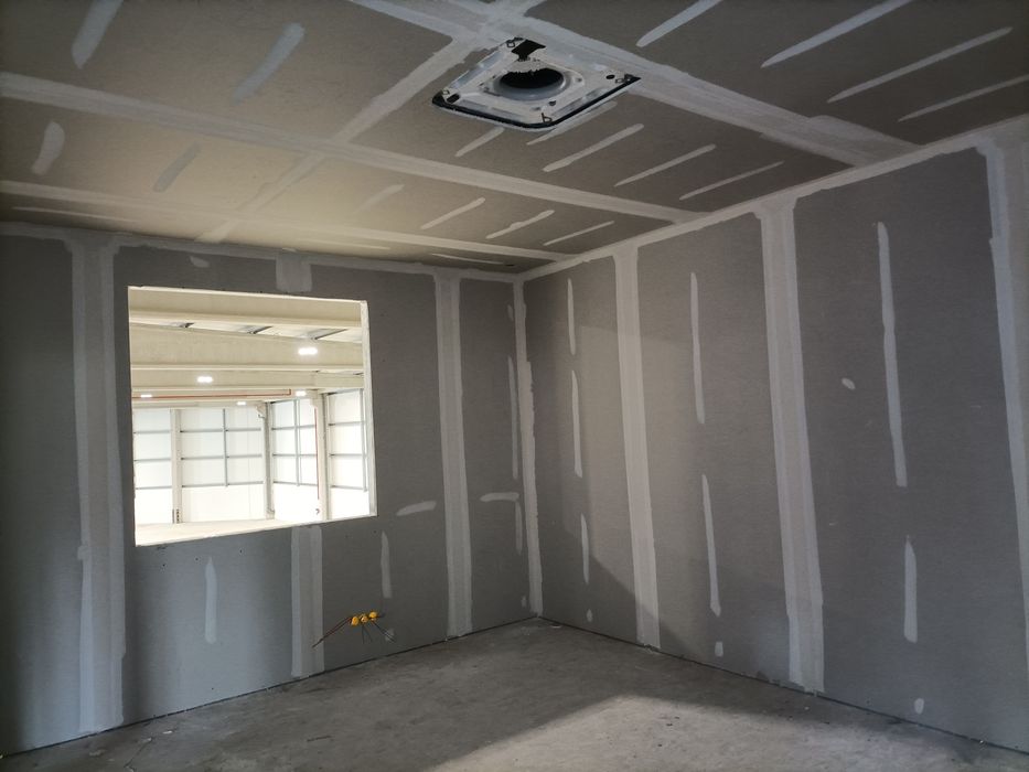 Execução de Tectos falsos e divisórias em Gesso Cartonado