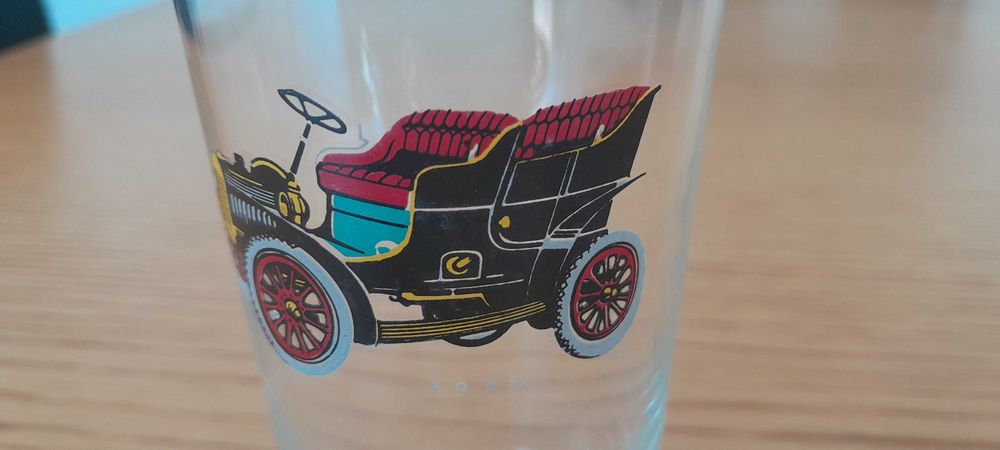 Copo antigo Ford