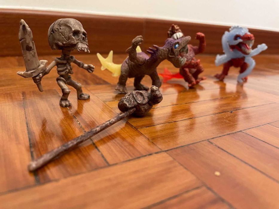 Bonecos Dinossauros monstros (todos 3€)