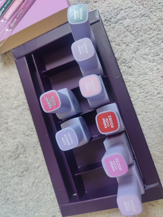 Продам одним лотом набор лаков и билдер гель  04 DNKa