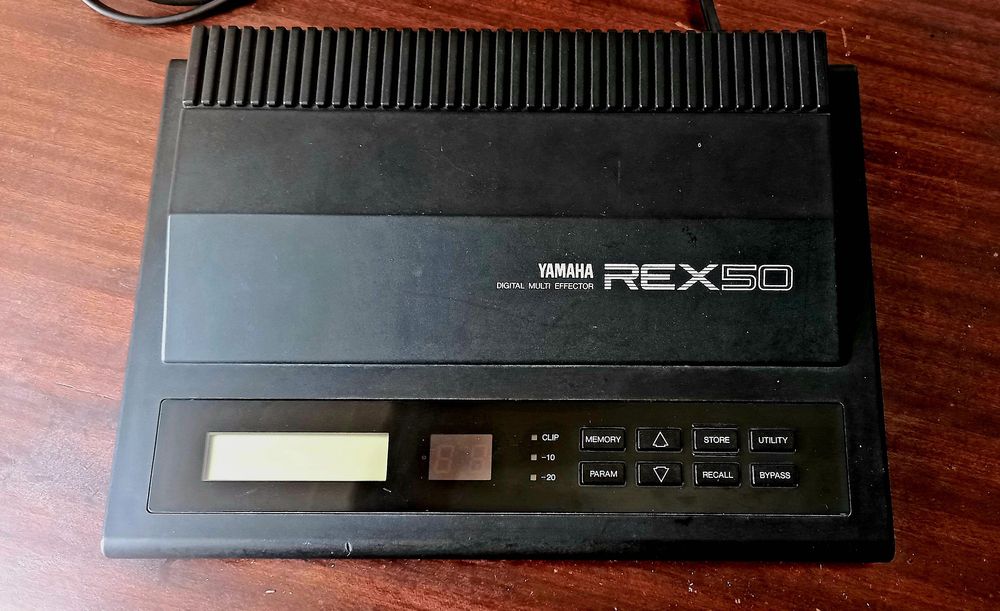 Processador Multi Efeitos Yamaha REX50