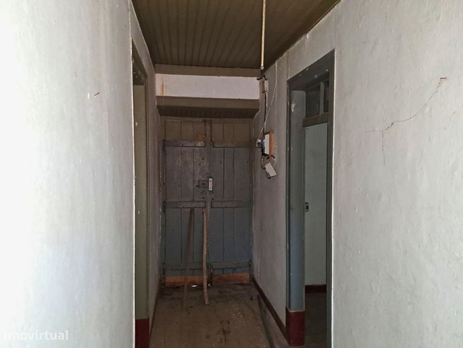 Moradia para recuperar em Manique do Intendente