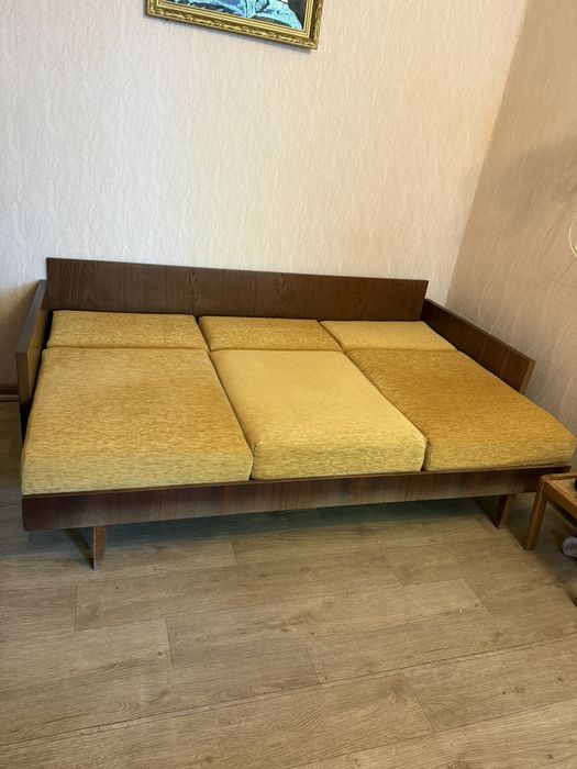 Віддам безкоштовно старі меблі ( самовивіз)