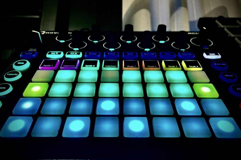 NOVATION CIRCUIT groovebox ,tracks , perkusia itp,sekwencer, sampler