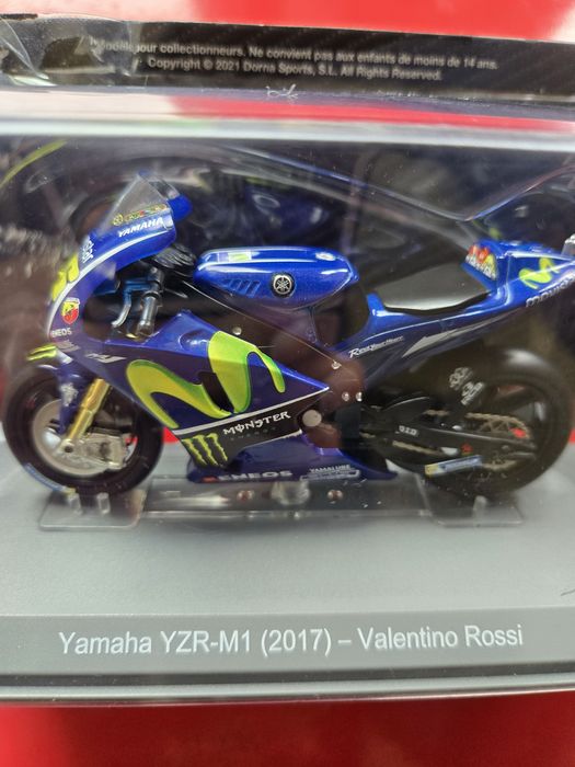 Yamaha YZR - M1 Valentino Rossi 2017 Miniatura