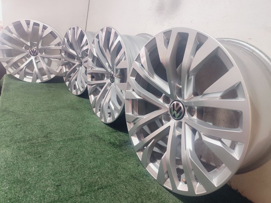 Felgi aluminiowe OE VW Touareg III 18" Et 25 8J 5x112 stan felg BDB