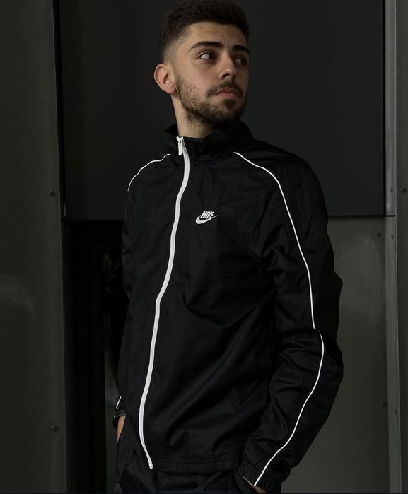 Чоловіча вітрівка Nike M