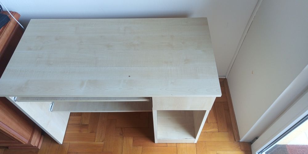Biurko komputerowe z szufladą na drukarkę i drobiazgi