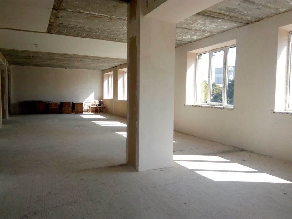 Комерція на фасаді продаж 830 м2