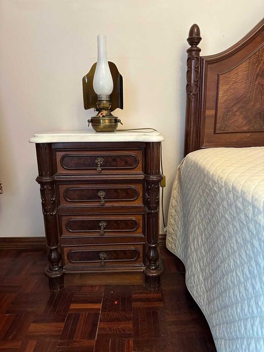 Mobília de Quarto - raiz de nogueira