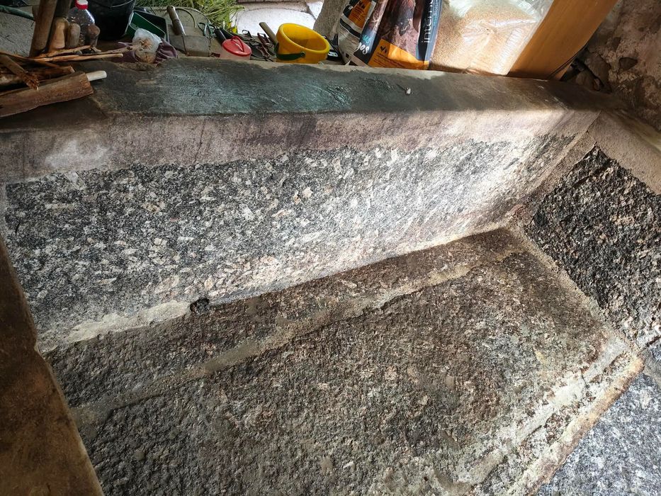Tanque em pedra antigo