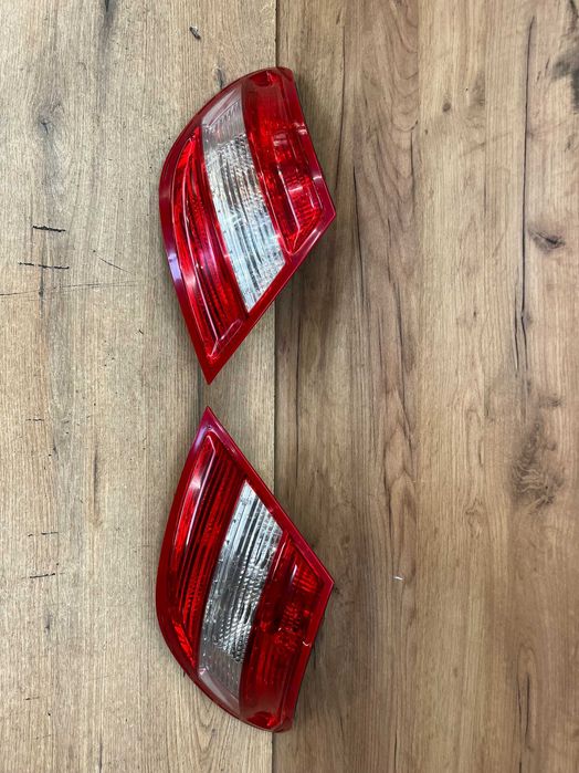 Lampa tylna lewa prawa Mercedes W204 Sedan