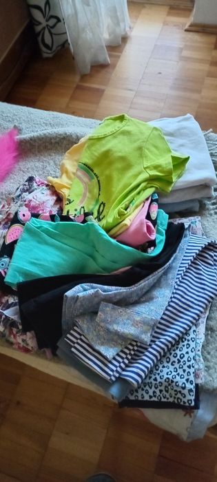 Віддам дитячі речі 122-128 см