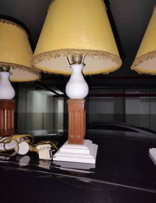 3 Candeeiros em madeira lacada e envernizada