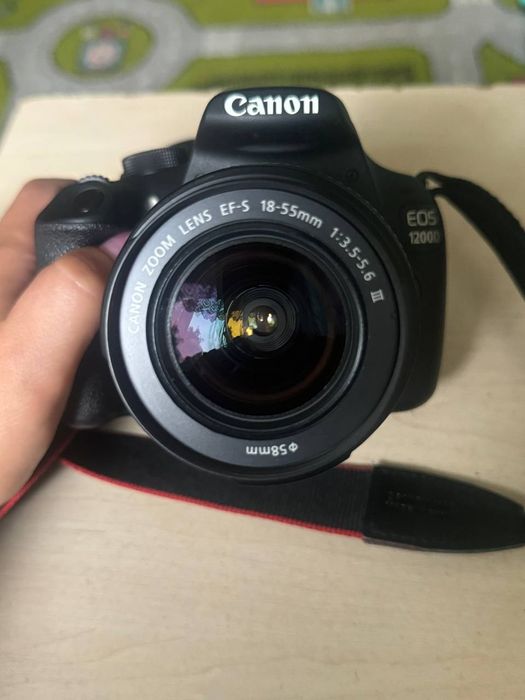 Продам фотоапарат дзеркальний Canon ESO 1200D
