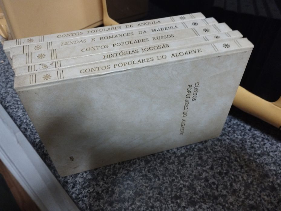 Coleção de 5 livros de contos e lendas da coleção outras terras, outra