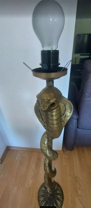 Efektowna lampa podłogowa Wąż Kobra 125 cm metalowa retro