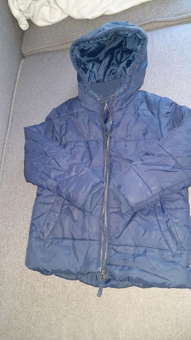 Куртка в отличном состоянии.на 6-8 лет