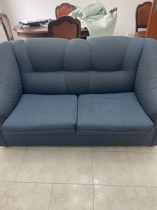DOAÇÃO - Sofá de 2 Lugares em Bom Estado