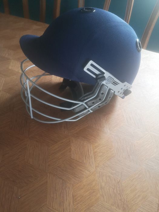 Kask do krykieta uniwwrsalny