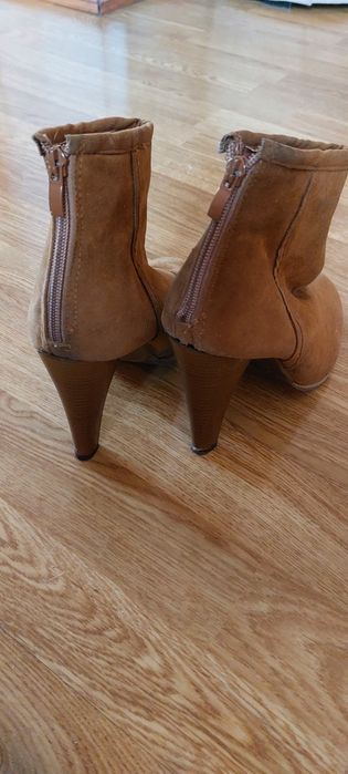 Botki brązowe na obcasie