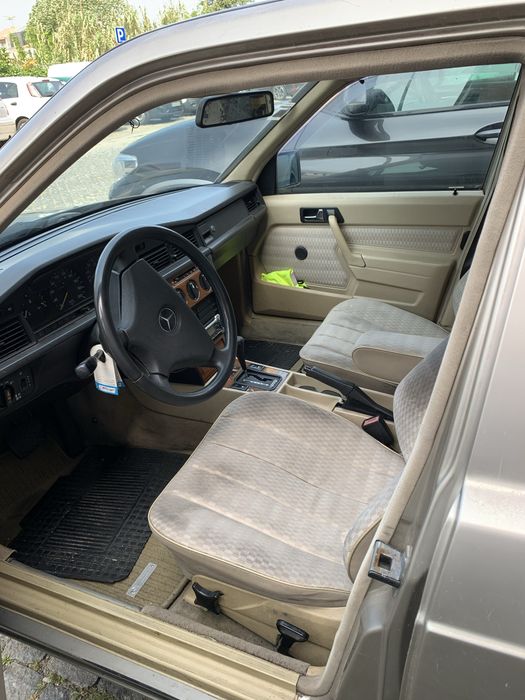 Mercedes benz 190D 2.5