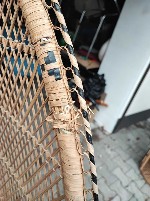 Kultowy fotel rattanowy " PAW ".