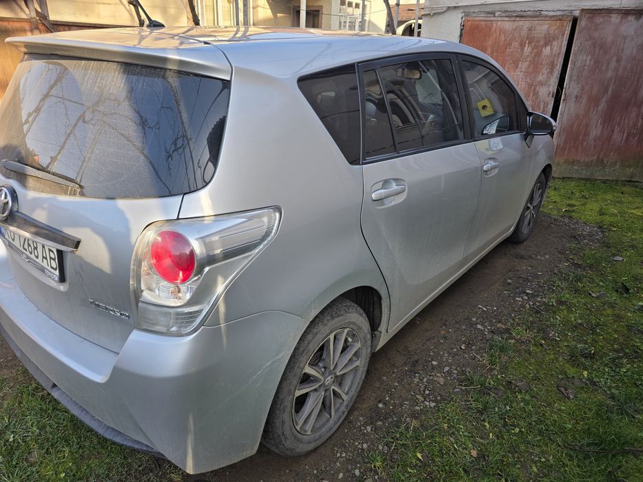 Тойота версо 2014рік