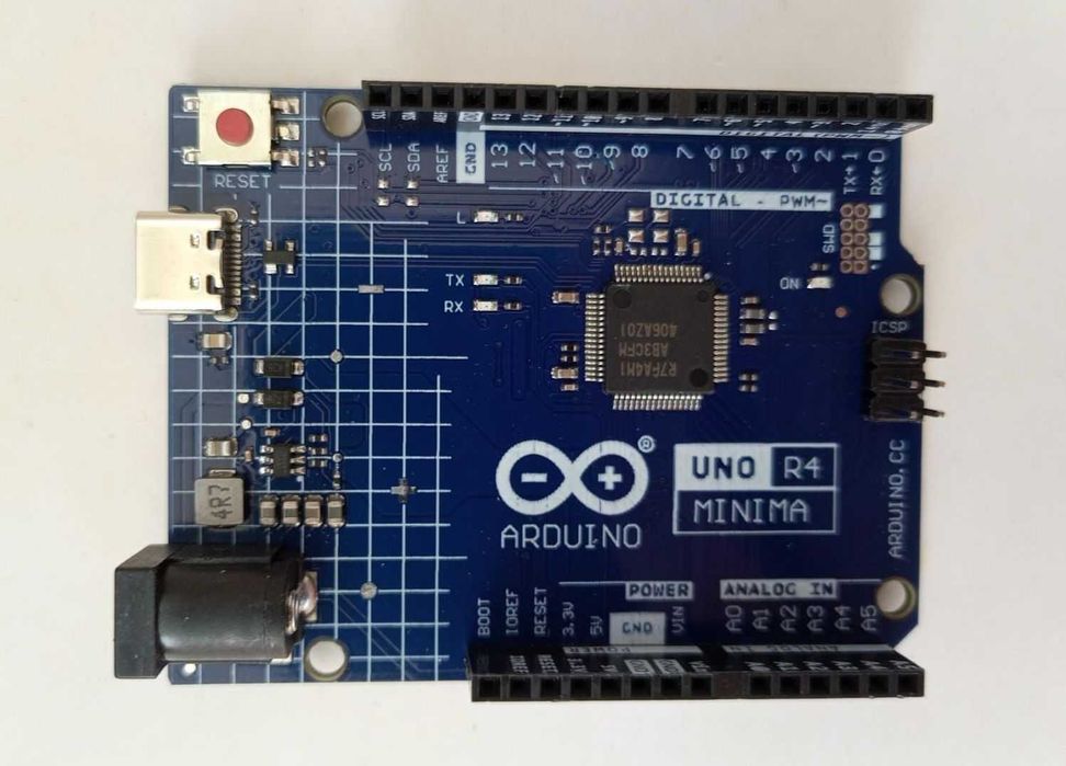 Arduino UNO R4 Minima Renesas 48 МГц флеш 256 кБ ОЗУ 32 кБ EEPROM 8 кБ
