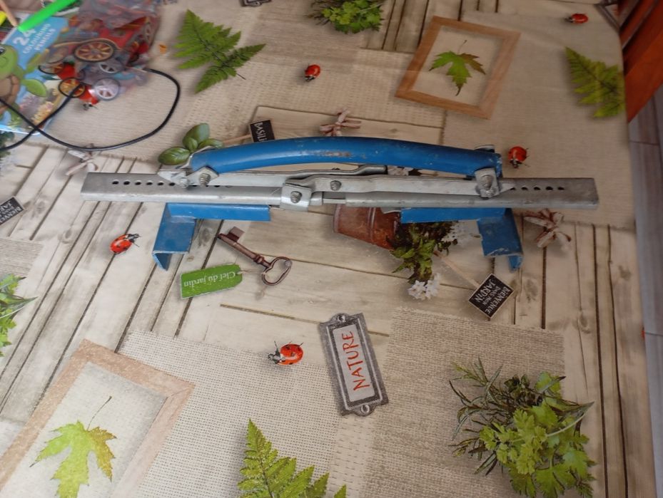 Uchwyt do płyt hodnikowych