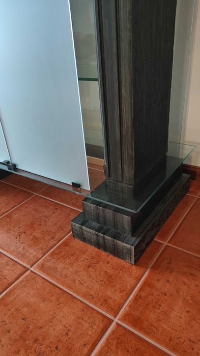 Móvel de Sala em Pedra e Vidro