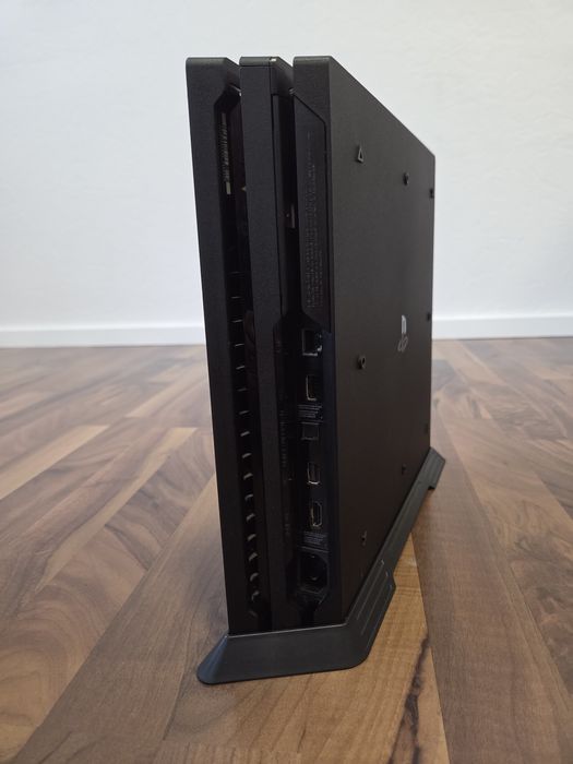 Продам PS 4 Pro 1TB  пам'ять.