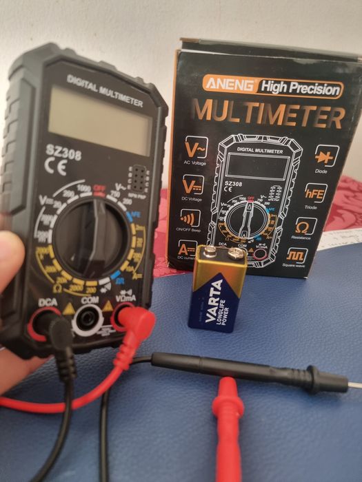 Novo multímetro com bateria nova de alta precisão |