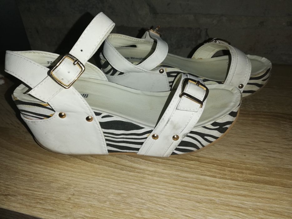 Laura Biagotti sandały zebra platforma r. 38