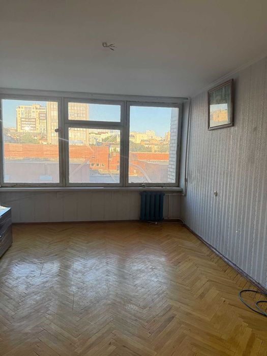 Продам 3к. квартиру бiля Цирку, вул. Дмитрiвська,2