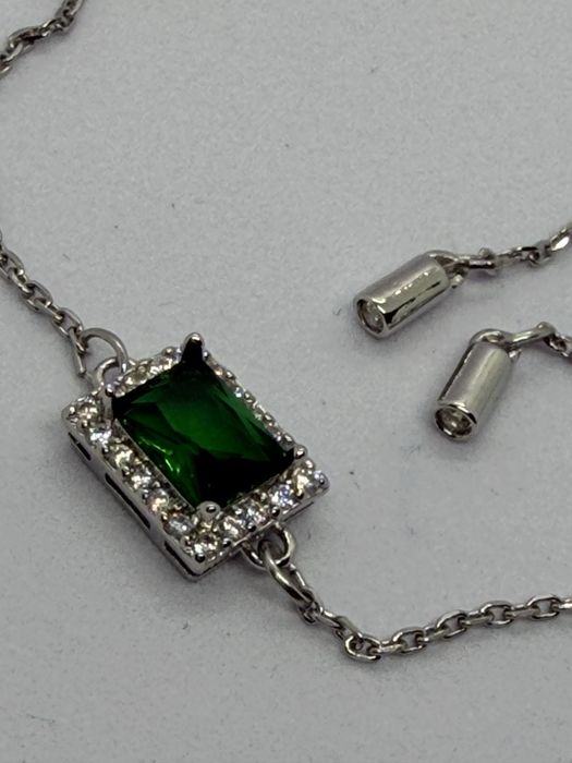 Bransoletka ściągana z zielonym oczkiem sygn Swarovski