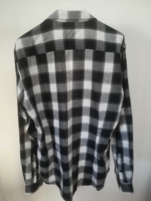 Camisa xadrez preta e branca