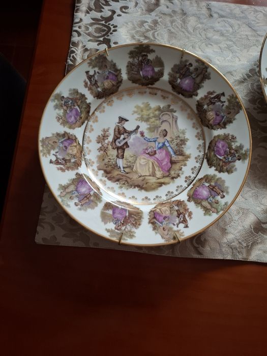 2 pratos de porcelana