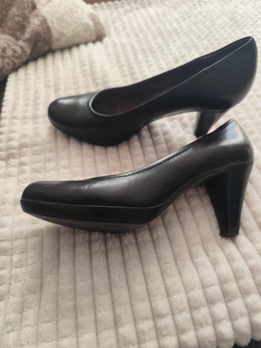 Czarne buty na obcasie skóra naturalna idealne r 38