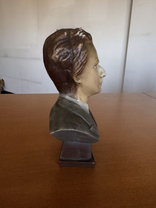 Busto de Francisco Sá Carneiro